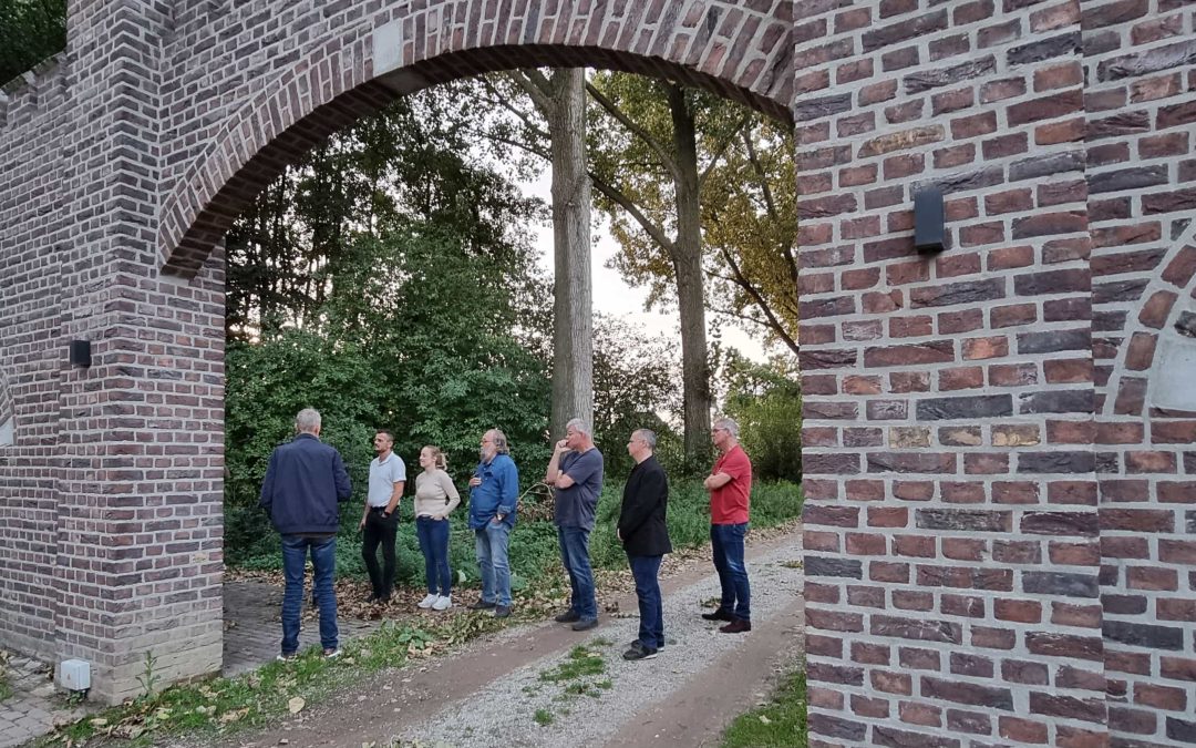 Politieke partijen bezoeken kasteelterrein Blitterswijck